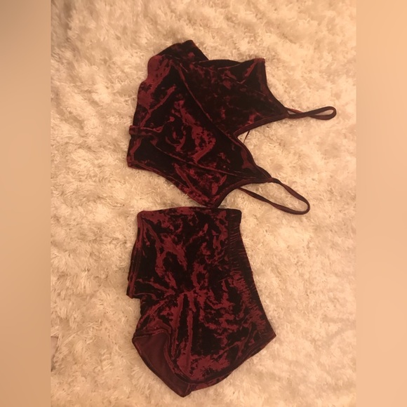 red velvet flowy top and shorts - Picture 2 of 5